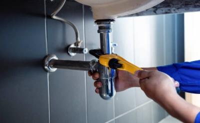 Professional plumber 